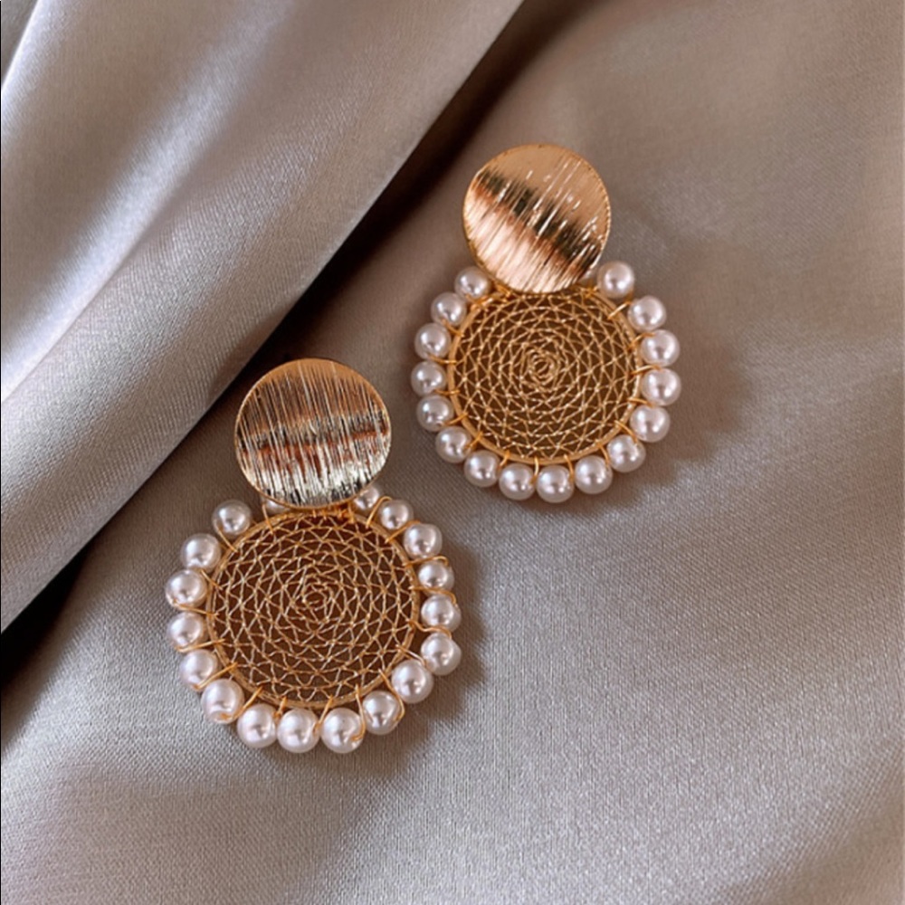 Geometric Round Pearl Earrings